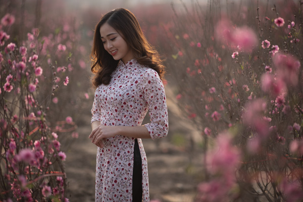 【M87】桃花旗袍美女摄影未修RAW原片8张